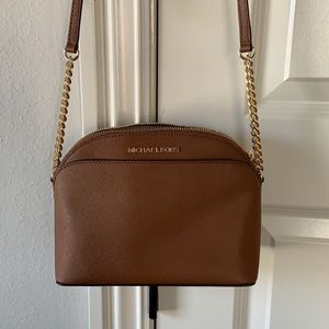 MICHAEL KORS Jet Set Emmy Leather Dome Crossbody Bag in Luggage